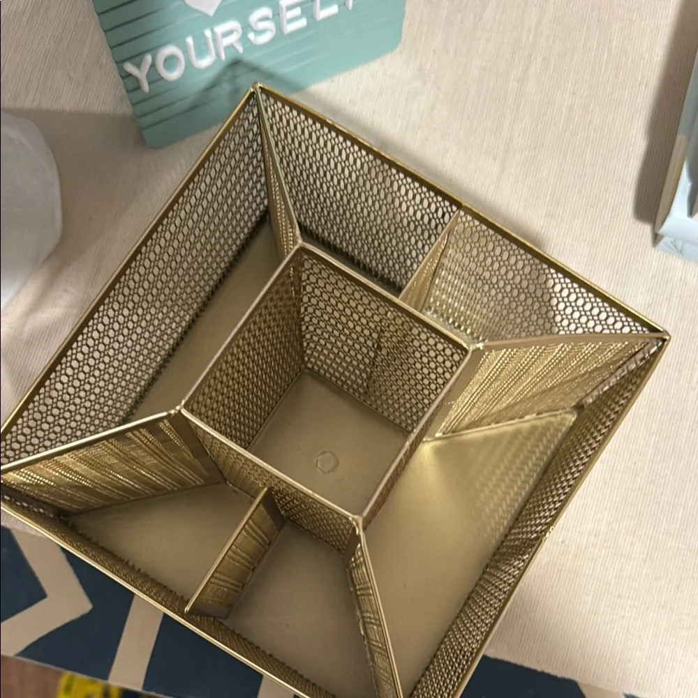 Elegant Gold Mesh Pencil Holder